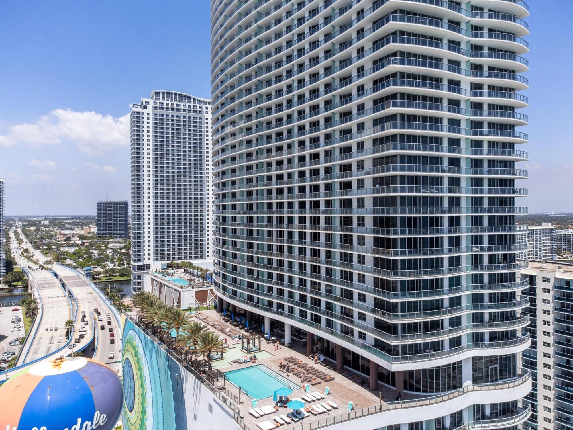 Wake Up To The Sound Of Waves In A Stylish Condo In A Luxury Resort Холивуд Екстериор снимка