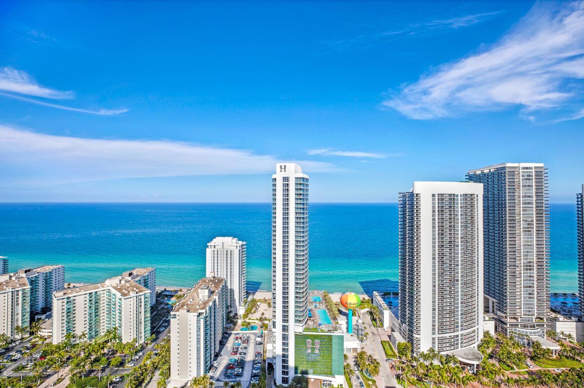Wake Up To The Sound Of Waves In A Stylish Condo In A Luxury Resort Холивуд Екстериор снимка