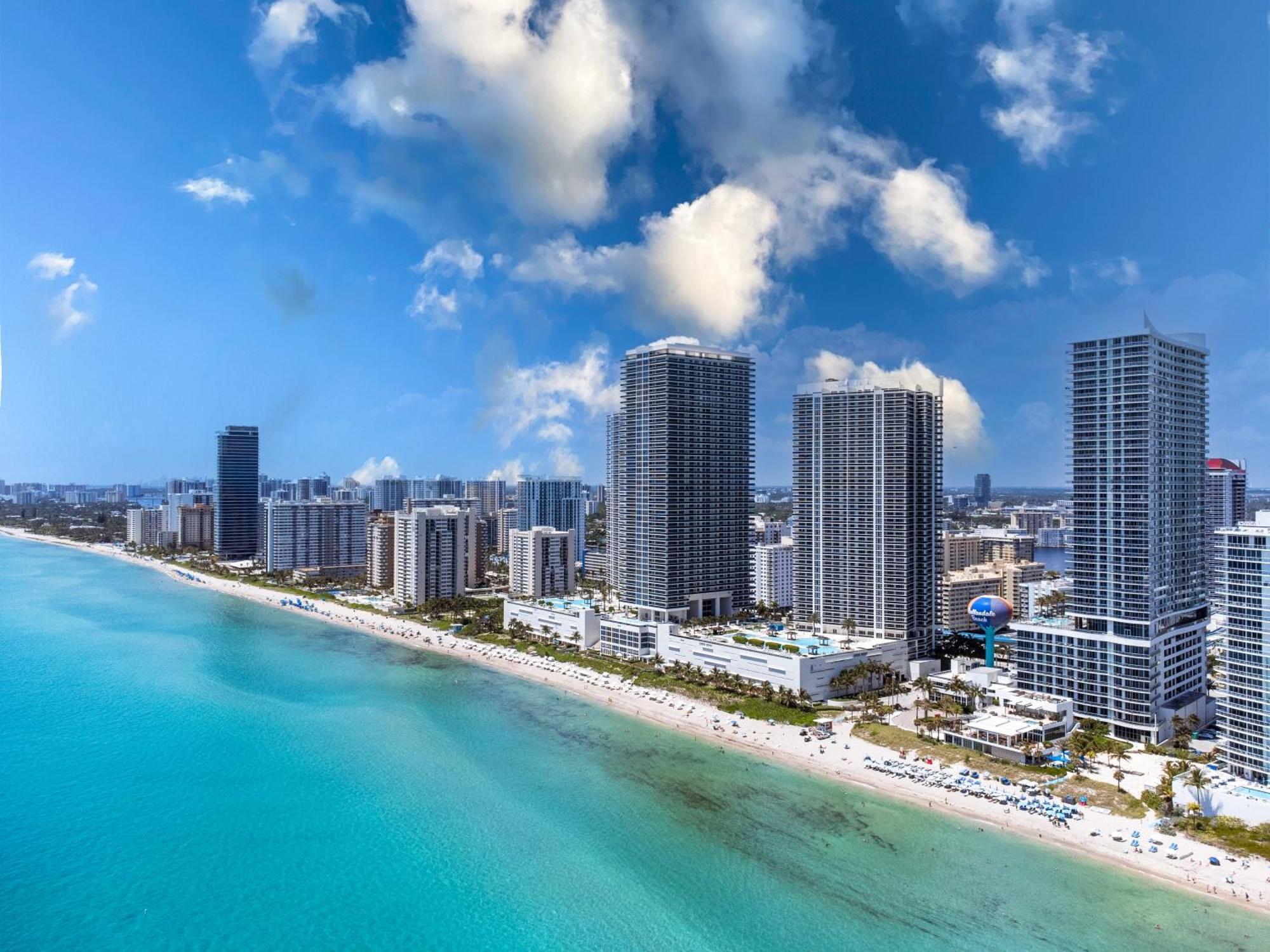 Wake Up To The Sound Of Waves In A Stylish Condo In A Luxury Resort Холивуд Екстериор снимка
