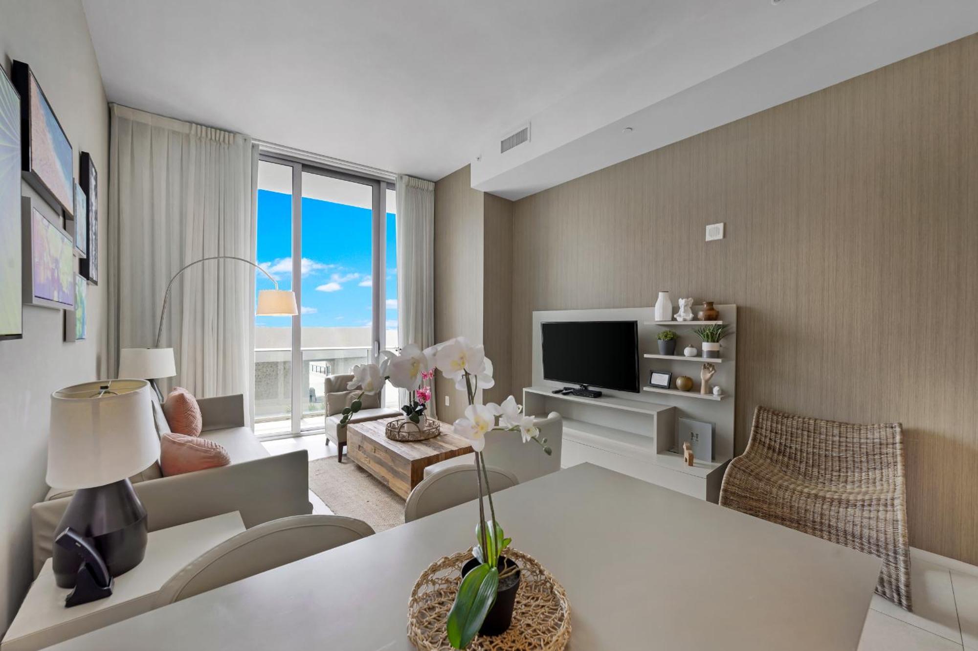 Wake Up To The Sound Of Waves In A Stylish Condo In A Luxury Resort Холивуд Екстериор снимка