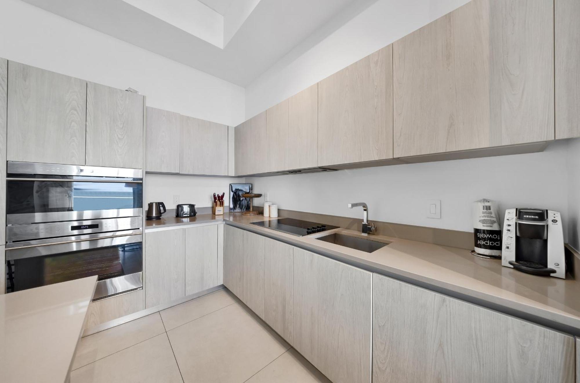 Wake Up To The Sound Of Waves In A Stylish Condo In A Luxury Resort Холивуд Екстериор снимка