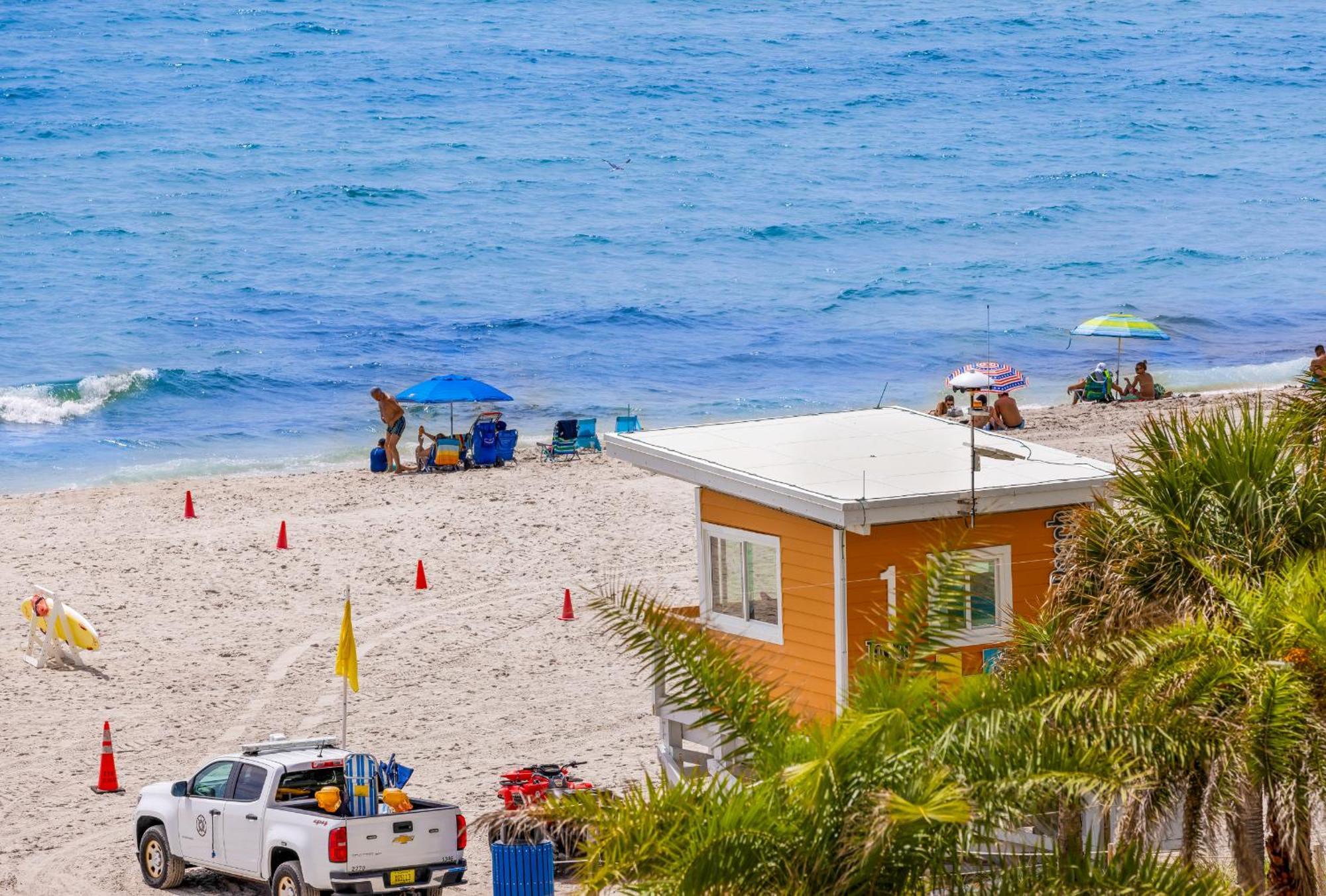 Wake Up To The Sound Of Waves In A Stylish Condo In A Luxury Resort Холивуд Екстериор снимка