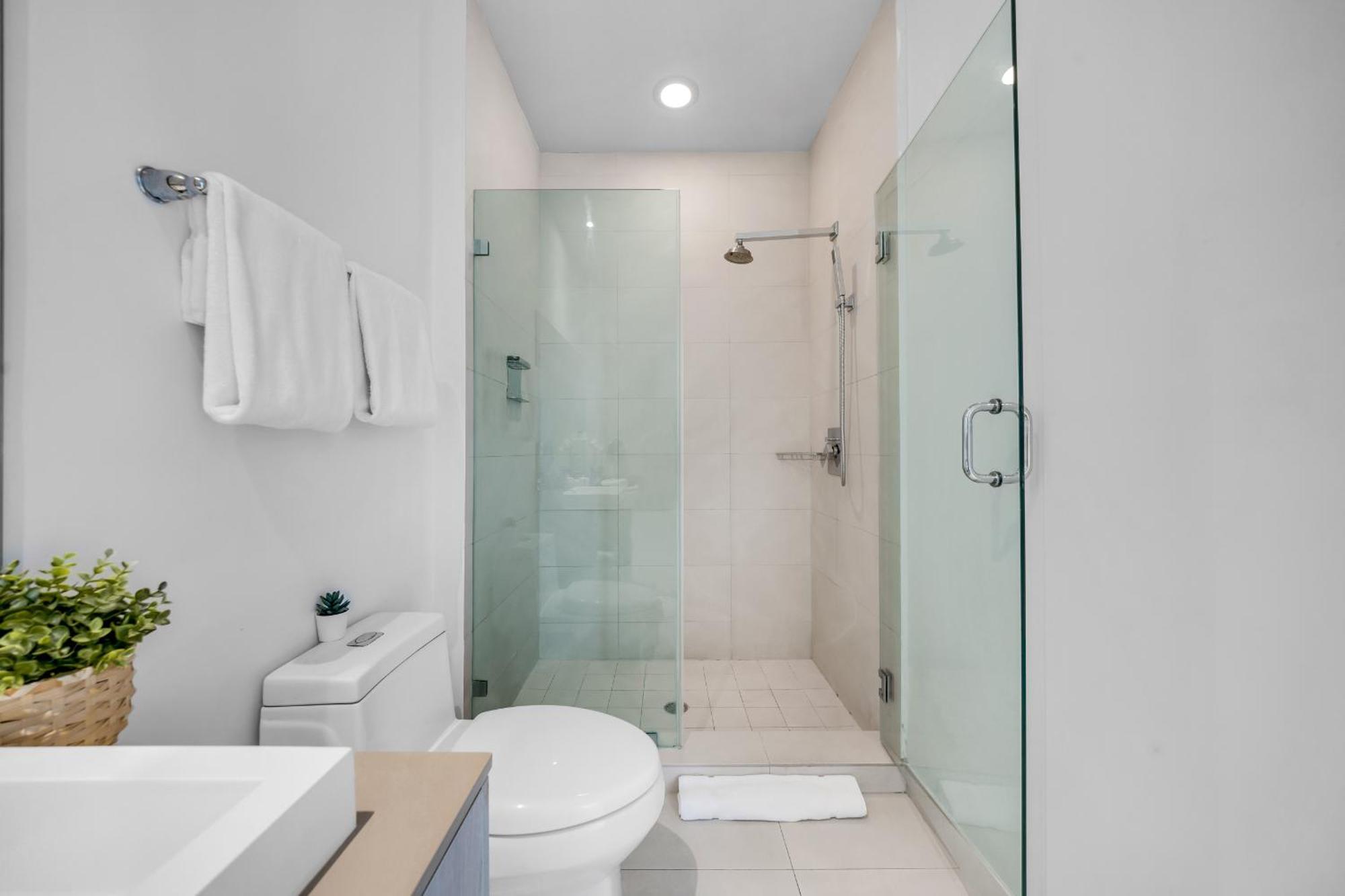 Wake Up To The Sound Of Waves In A Stylish Condo In A Luxury Resort Холивуд Екстериор снимка